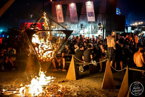 il s'agit de photos d'ambiance, public et infrastructure du Hellfest 2023 festival métal à Clisson