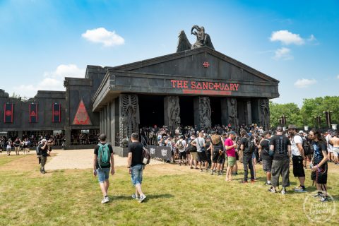 il s'agit de photos d'ambiance, public et infrastructure du Hellfest 2023 festival métal à Clisson