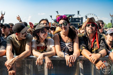 il s'agit de photos d'ambiance, public et infrastructure du Hellfest 2023 festival métal à Clisson