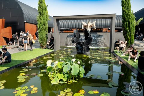 il s'agit de photos d'ambiance, public et infrastructure du Hellfest 2023 festival métal à Clisson