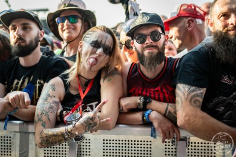 il s'agit de photos d'ambiance, public et infrastructure du Hellfest 2023 festival métal à Clisson