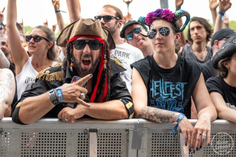 il s'agit de photos d'ambiance, public et infrastructure du Hellfest 2023 festival métal à Clisson