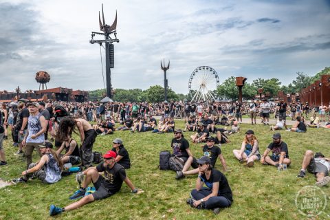 il s'agit de photos d'ambiance, public et infrastructure du Hellfest 2023 festival métal à Clisson