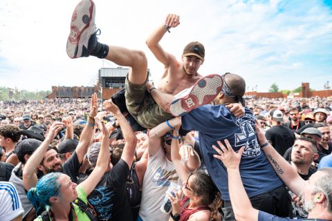 il s'agit de photos d'ambiance, public et infrastructure du Hellfest 2023 festival métal à Clisson