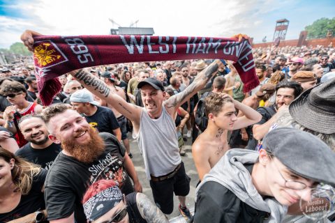 il s'agit de photos d'ambiance, public et infrastructure du Hellfest 2023 festival métal à Clisson