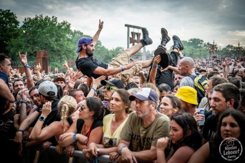 il s'agit de photos d'ambiance, public et infrastructure du Hellfest 2023 festival métal à Clisson